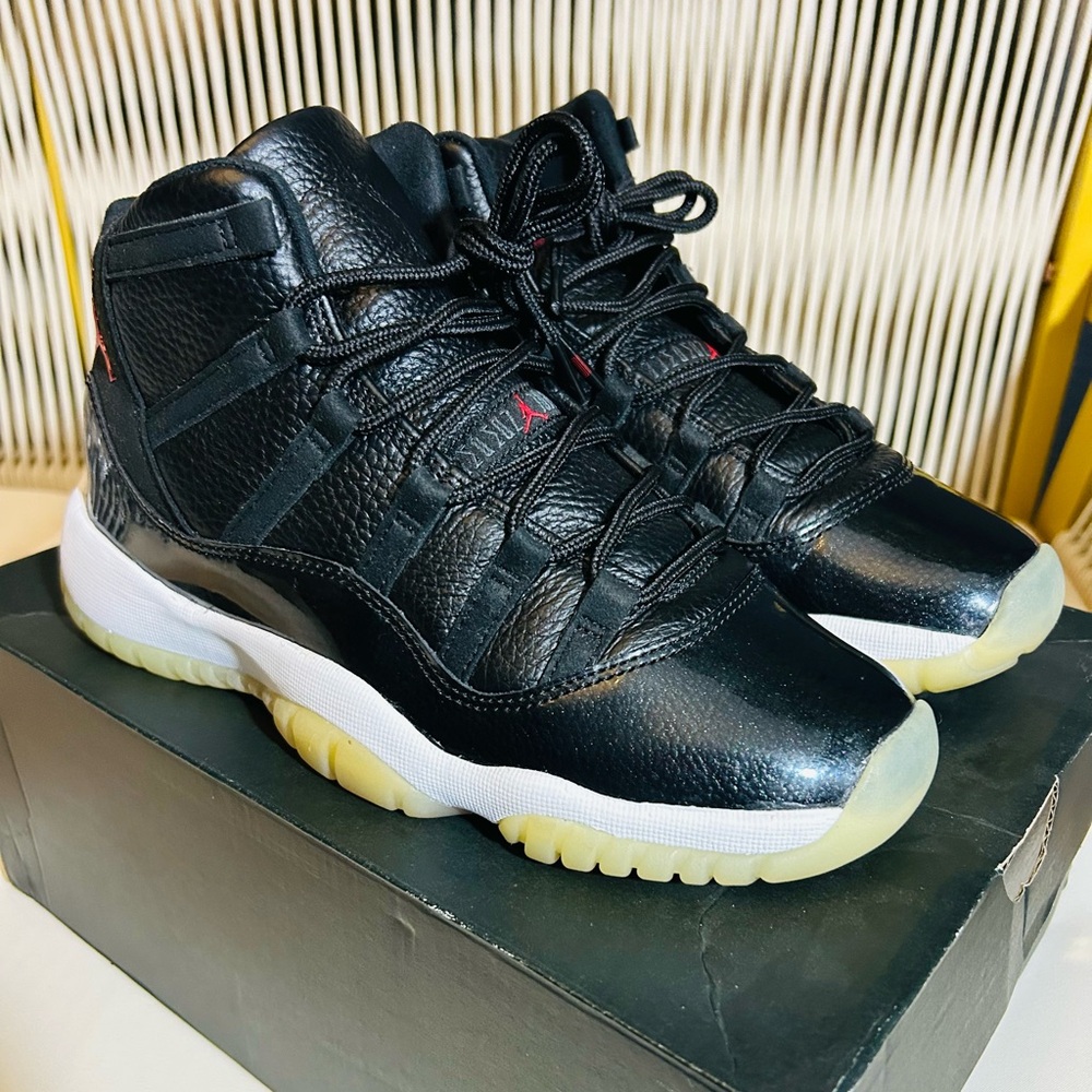 Jordan 11 72-10 size 6 women’s with box excellent condition